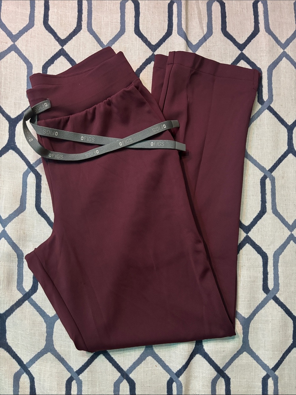 Figs Tena FORMx Tapered Scrub Pants in Burgundy, Size Small